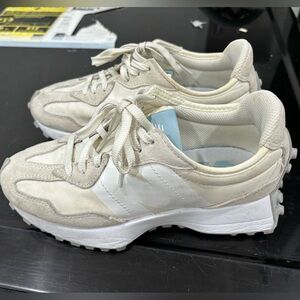 New balance 327 size 6 women’s